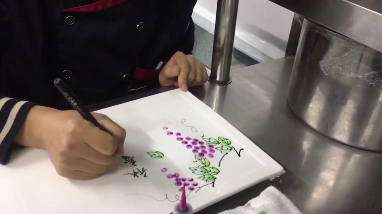 农村小厨教你做个盘头,用果酱画葡萄,喜欢的记得收藏哦!