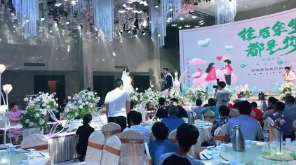 歌词在靠近一点点我就跟你走 西瓜视频