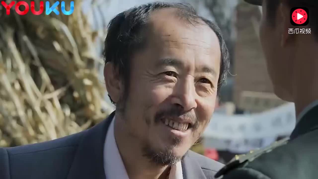 吴京一脚踢死无良工头,看20遍都不过瘾,太解气了