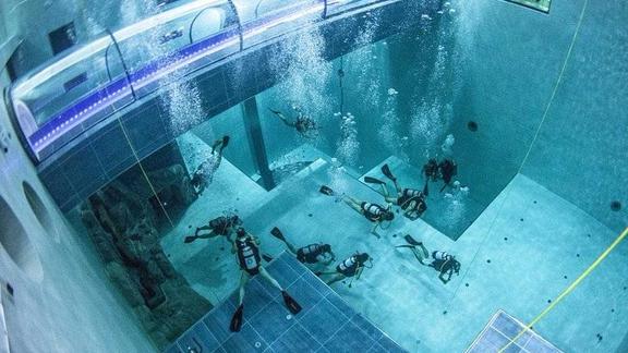 意大利最恐怖游泳池,玩一次收费2000,号称世界深