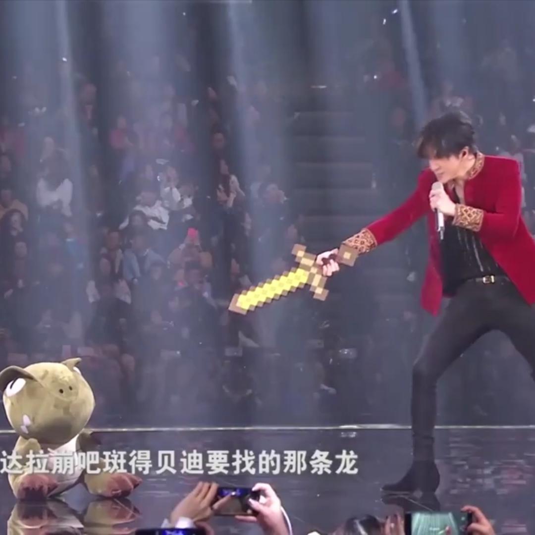 薛之谦和洛天依合唱的这首《达拉崩吧》承包了我所有的笑点