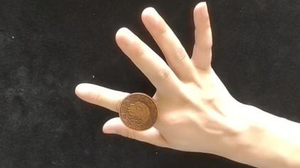 怪盗基德转硬币慢动作 - 西瓜视频