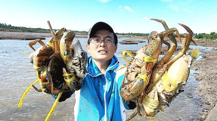 來到無人島趕海,抓到500元一隻的大龍蝦,野生大鮑魚抓的爽漁民阿平05