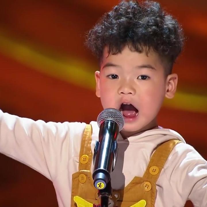 歌声的翅膀：2岁半的小孩会唱歌？开口就大河向东流，服不服？