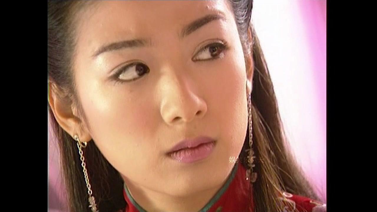 新女驸马:18年前黄奕美如画,顾盼生辉,"丫鬟"舒畅毫无存在感